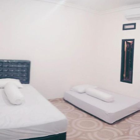 Express O 91722 Home Stay Dan Sewa Mobil Jhon'S Family Labuan Bajo Exterior foto