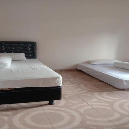 Express O 91722 Home Stay Dan Sewa Mobil Jhon'S Family Labuan Bajo Exterior foto