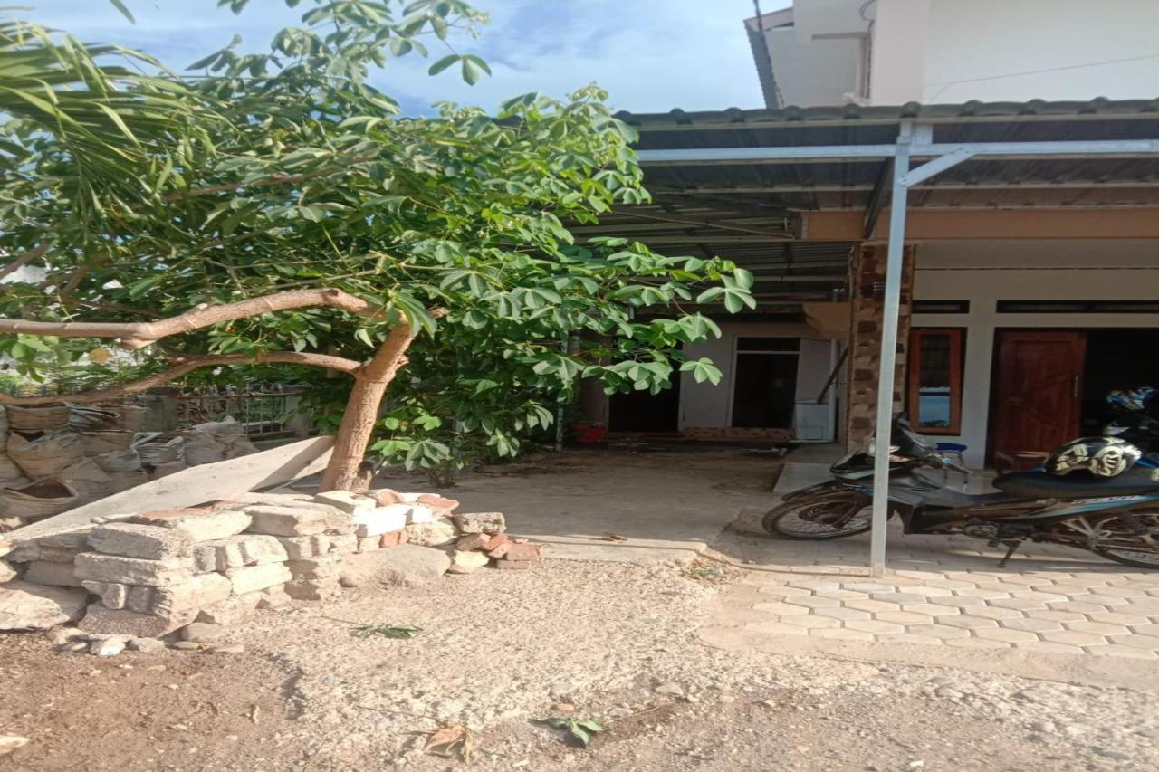 Express O 91722 Home Stay Dan Sewa Mobil Jhon'S Family Labuan Bajo Exterior foto
