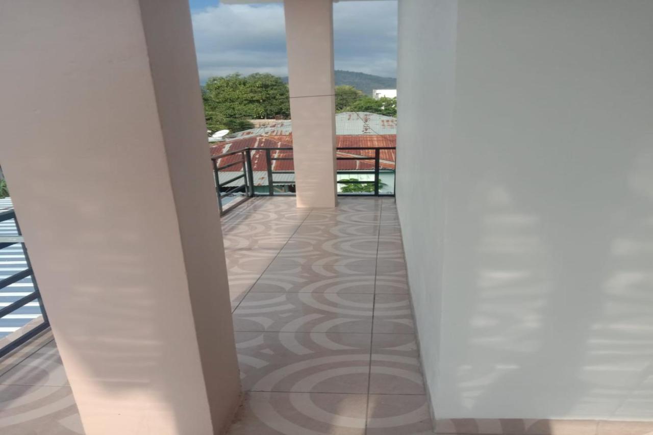 Express O 91722 Home Stay Dan Sewa Mobil Jhon'S Family Labuan Bajo Exterior foto